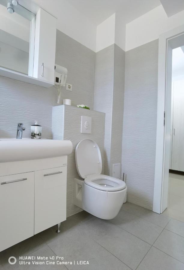 Ferienwohnung Garsoniera De La Mare Mangalia Exterior foto